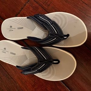 Clarks women’s slipper cloudstepper Navy synthetic 9M NEW!!